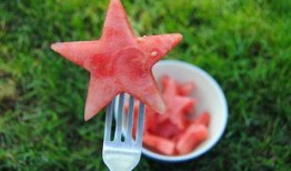 梦见别人送瓜吃,瓜果飘香，共享甜蜜时刻