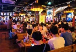 海伦司酒馆吃瓜事件