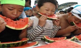 外国吃瓜事件,外国吃瓜事件大盘点