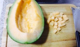 吃完鸽子可以吃哈密瓜