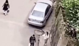 吃瓜骑车男,吃瓜骑车男生的意外冒险