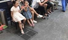 朋友打架当吃瓜群众,一场街头冲突的现场记录