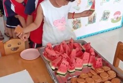 办公室排队吃瓜,一场别开生面的“吃瓜”盛宴