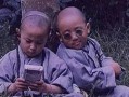 郝邵文吃瓜图片,萌态十足引网友热议
