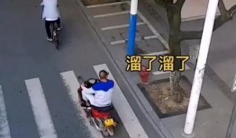 路人现场吃瓜南站