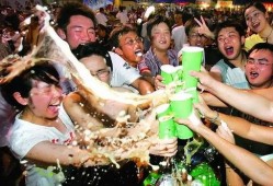 吃瓜群众啤酒,揭秘吃瓜群众的热议焦点