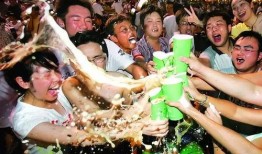 吃瓜群众啤酒,揭秘吃瓜群众的热议焦点