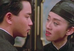 男孩女孩商场吃瓜,趣味横生上演“瓜田战记”