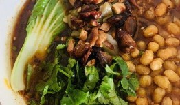 瓜大姐瓜妈吃酸辣粉