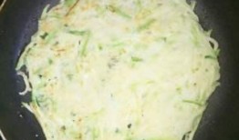 角瓜鸡蛋饼配什么吃,美味升级，营养满分