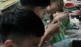 吃瓜群 大学生,吃瓜群里的青春校园生活