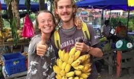 水东街酒店情侣吃瓜,甜蜜瞬间引网友热议