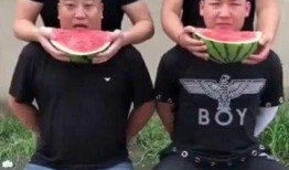 蒙眼睛吃瓜比赛,趣味比赛见证味蕾与勇气的较量