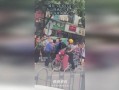 街头打架吃瓜群众,围观群众众生相