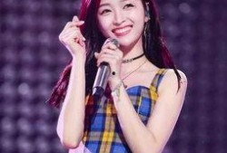 赵梦瑶吃瓜