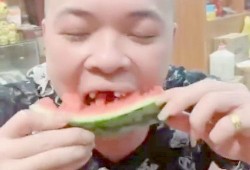 吃瓜艺术照片,吃瓜艺术照片背后的趣味解读