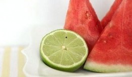 夏天吃瓜头像男孩,男孩吃瓜头像，诠释夏日风情